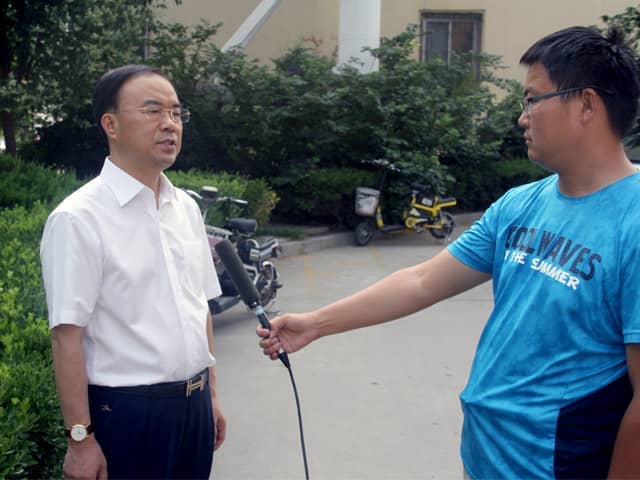 山東天意機(jī)械董事長(zhǎng)劉洪彬作為基層共產(chǎn)黨員，今天接受了當(dāng)?shù)赜浾叩牟稍L