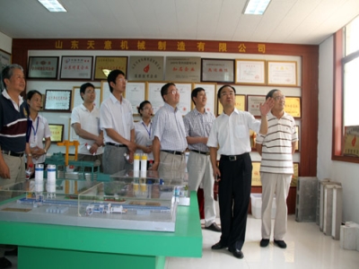 2012.7.28日山東天意兩項科技成果鑒定順利通過，北京領(lǐng)導專家，到我公司參觀指導