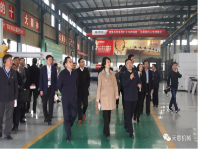 濟寧市委常委、組織部部長孔凡萍帶領(lǐng)全市“兩新”組織黨建工作現(xiàn)場觀摩團蒞臨天意機械調(diào)研指導(dǎo)